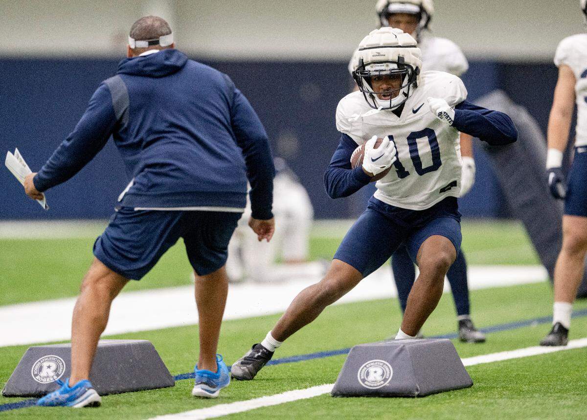 Penn State running back Nick Singleton runs a drill during practice on Wednesday, Oct. 26, 2022.