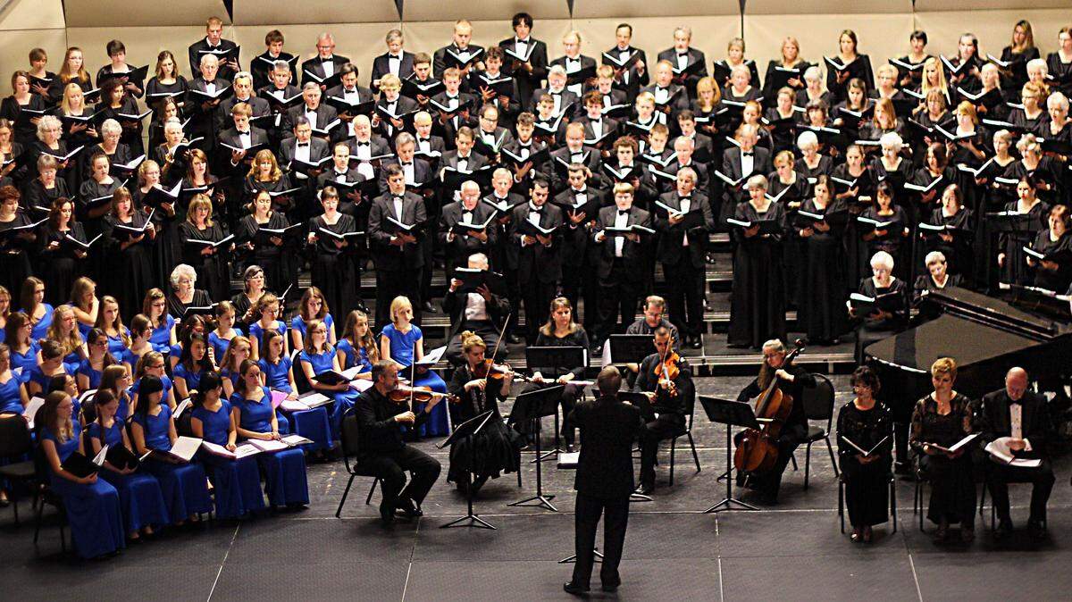 The State College Choral Society will mark the close of its 70th anniversary season on Sunday with a gala concert at Eisenhower Auditorium.