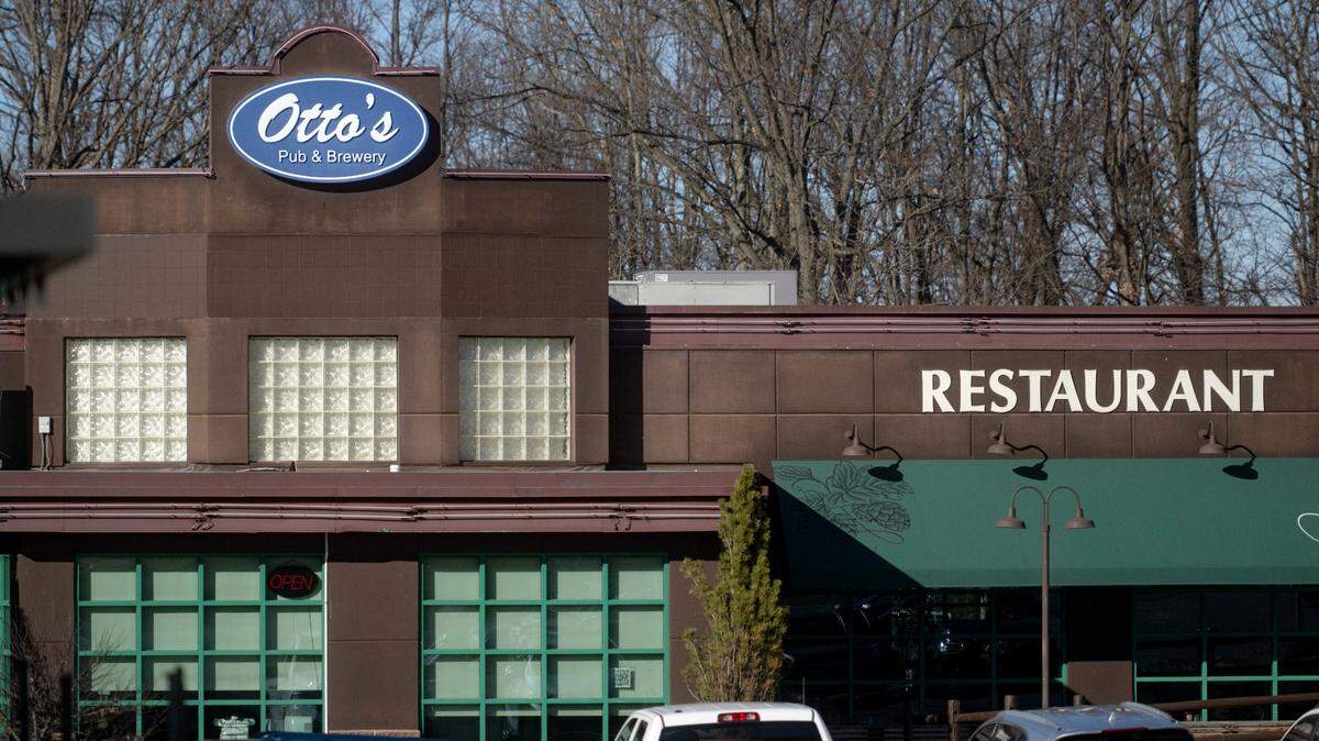 Otto’s Pub and Brewery on North Atherton Street recently told Pub Club members that it will stop honoring lifetime memberships at the end of the year.