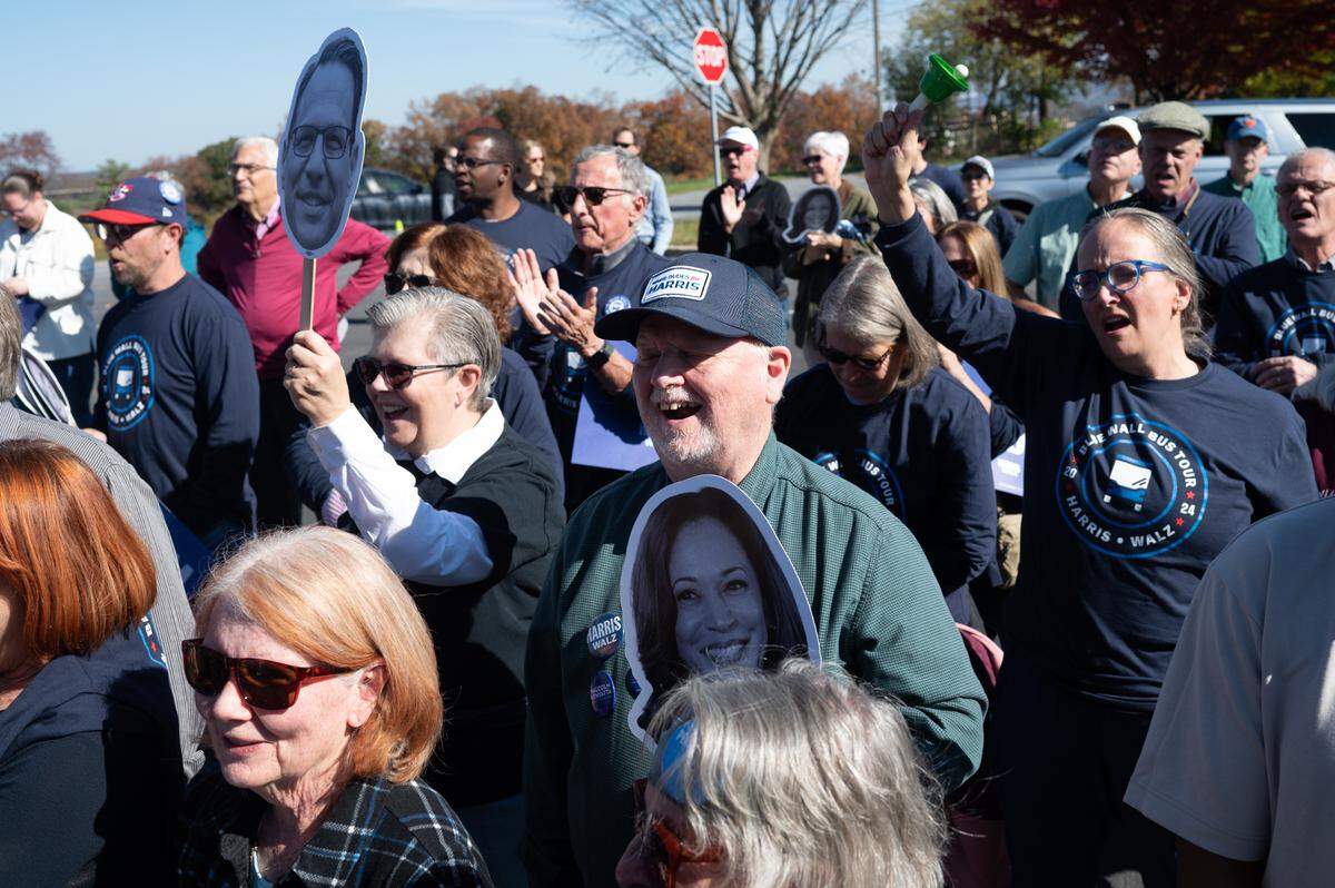 Attendees cheer as the bus for the Blue Wall Bus Tour arrives on Sunday, Oct. 20, 2024.