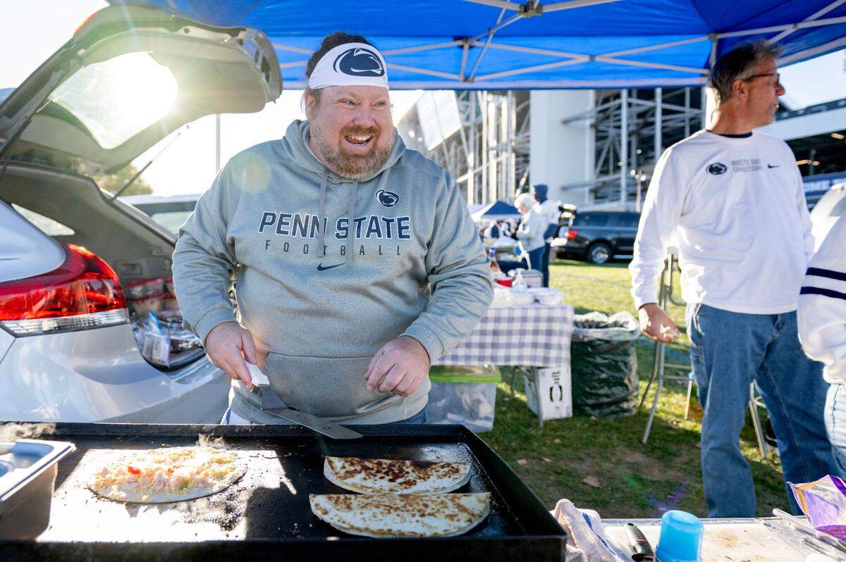 Penn State fan Jeff Wertz grills breakfast outside of Beaver Stadium before the game against Ohio State on Saturday, Nov. 2, 2024.