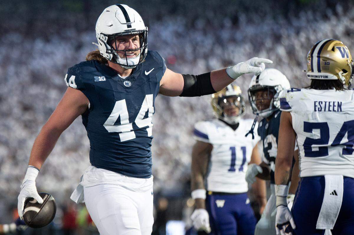 Penn State tight end Tyler Warren celebrates scoring a touchdown during the football game at Beaver Stadium on Saturday, Nov. 9, 2024.