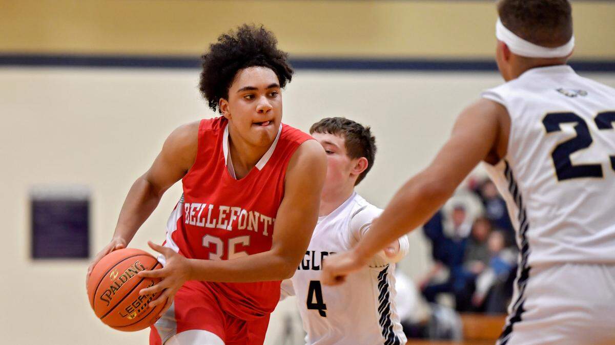 Bellefonte’s Blair Eckley-Jones cuts through Bald Eagle Area defenders during the game on Tuesday, Jan. 18, 2022.