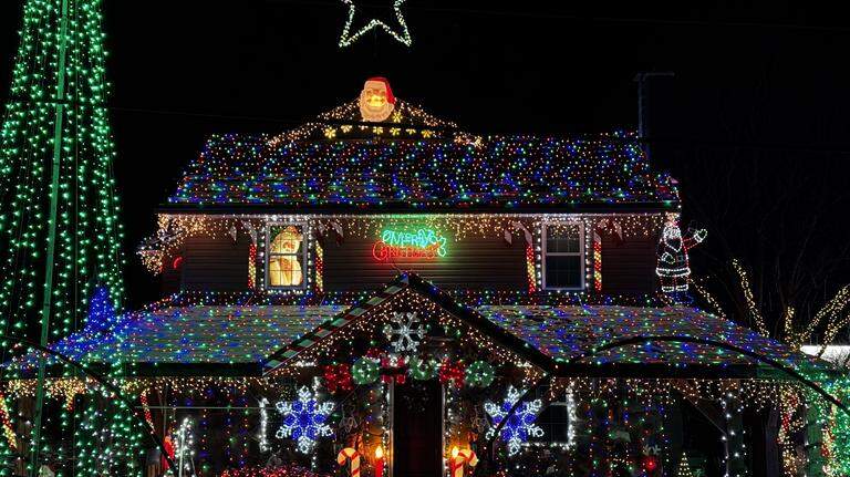 Is it legal for an HOA in GA to restrict outdoor Christmas decorations? Here’s what the law says