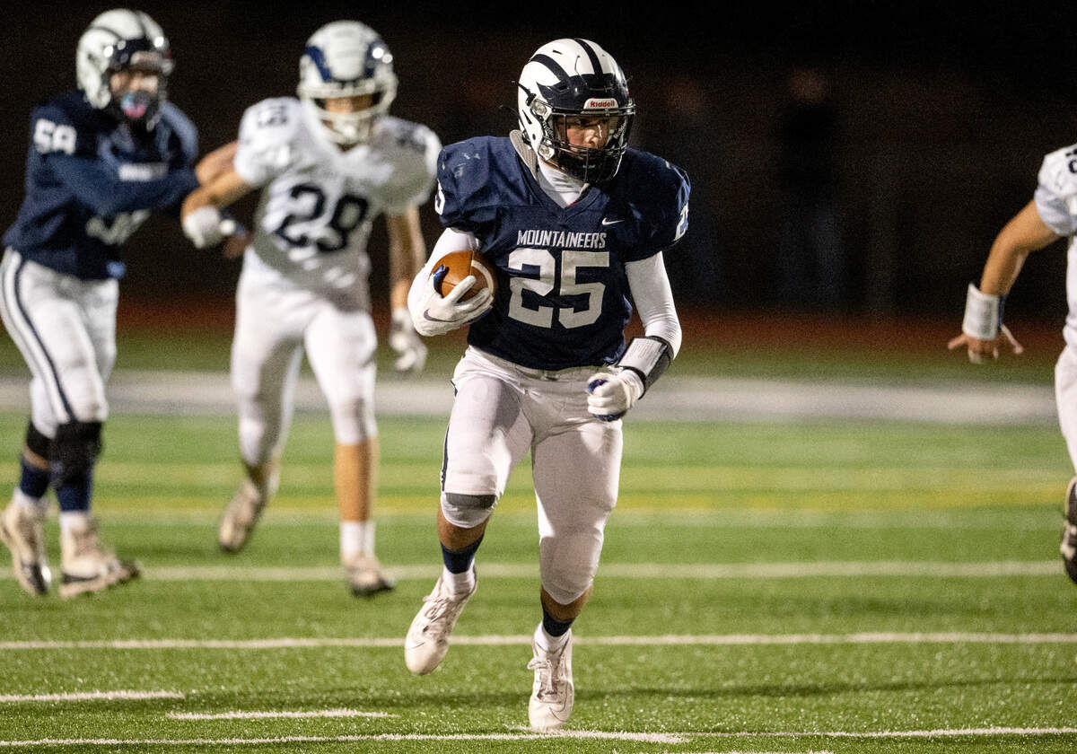 Philipsburg-Osceola’s Jakodi Jones runs down the field with the ball during the game against Penns Valley on Friday, Sept. 30, 2022.