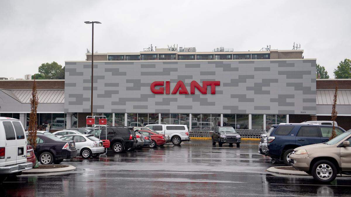 Giant supermarkets will be close at 2 p.m. Thanksgiving Day.