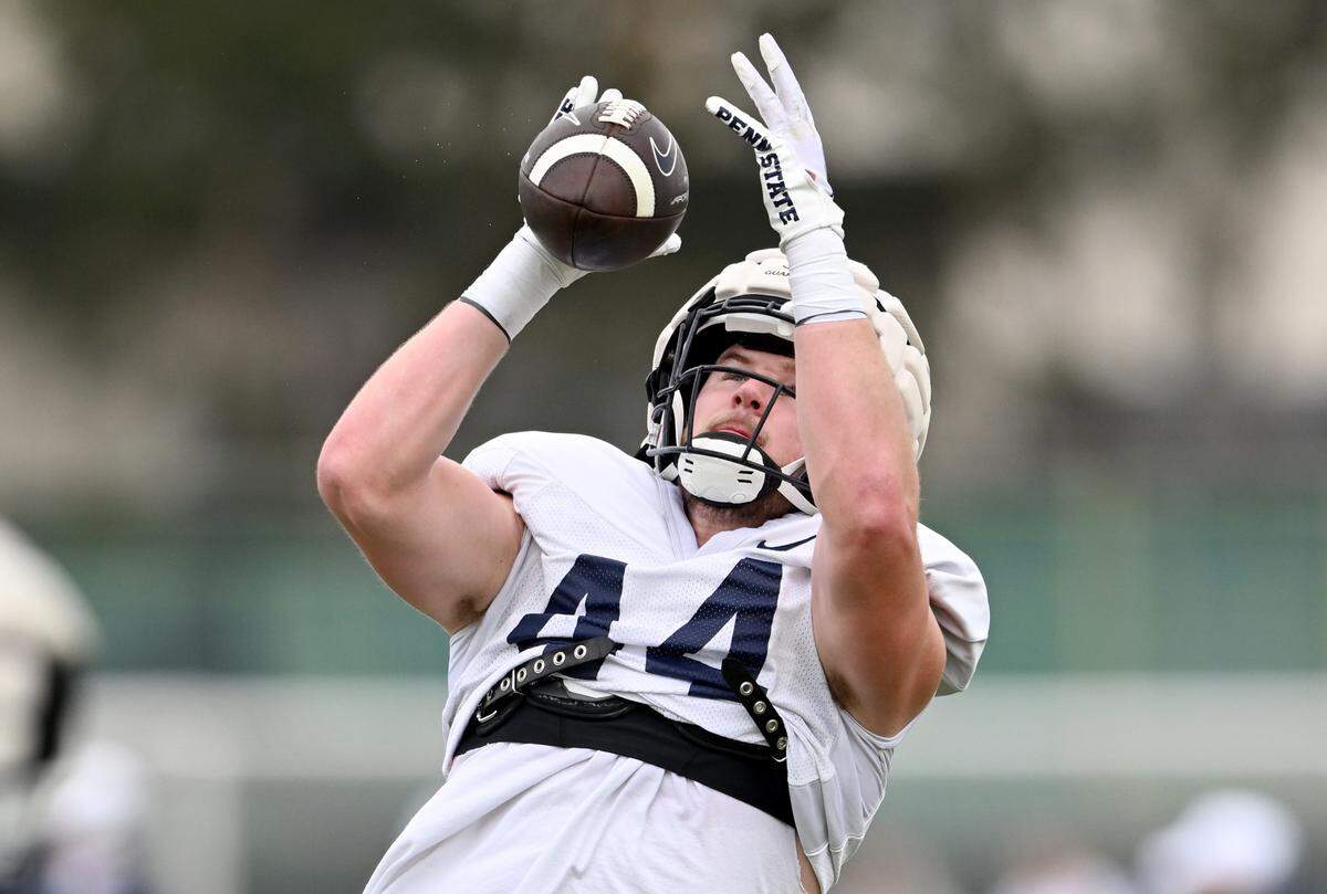 Penn State tight end Tyler Warren makes a catch during practice for the Rose Bowl at Dignity Health Sports Park in Los Angeles on Thursday, Dec. 29, 2022.