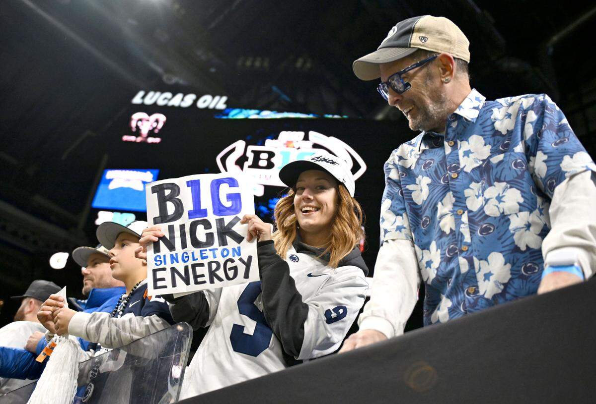 Penn State fans start to fill into Lucas Oil Stadium for the Big Ten Championship game on Saturday, Dec. 7, 2024.