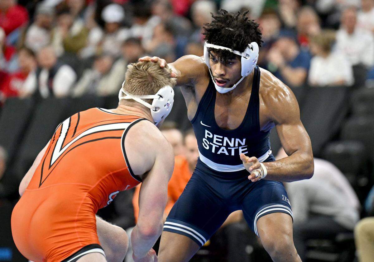 Penn State’s Carter Starocci wrestles Oklahoma State’s Dustin Plott in a 184-pound semifinal bout at the 2025 NCAA Wrestling Championships in Philadelphia on Friday, March 21, 2025.