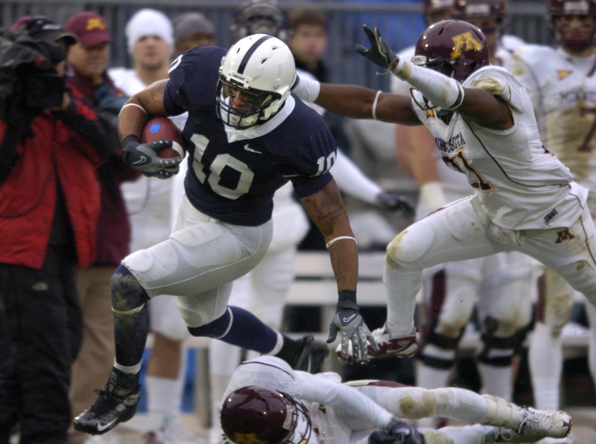 Andrew Quarless runs past Minnesota defenders on Oct. 17, 2009.