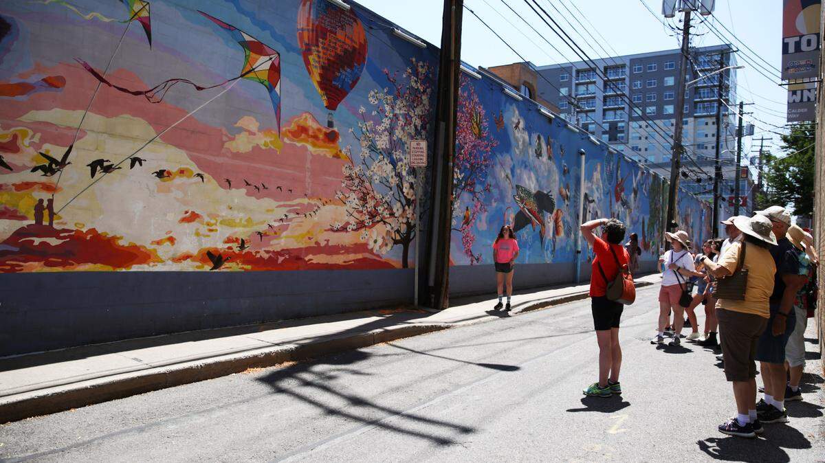 The "Dreams Take Flight" mural by Natalia Pilato, Elody Gyekis, and community volunteers is on Calder Way.