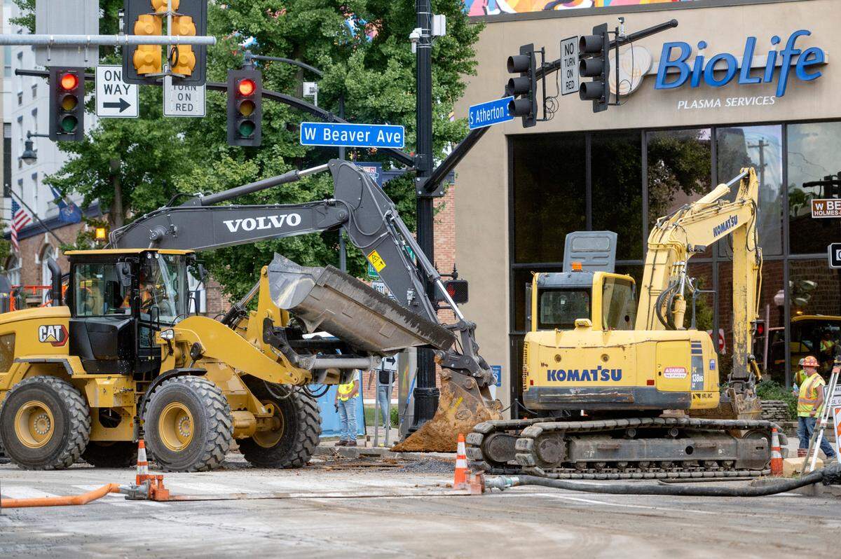 Construction crews work at the intersection of Atherton Street and Beaver Avenue on Tuesday, Aug. 23, 2022.