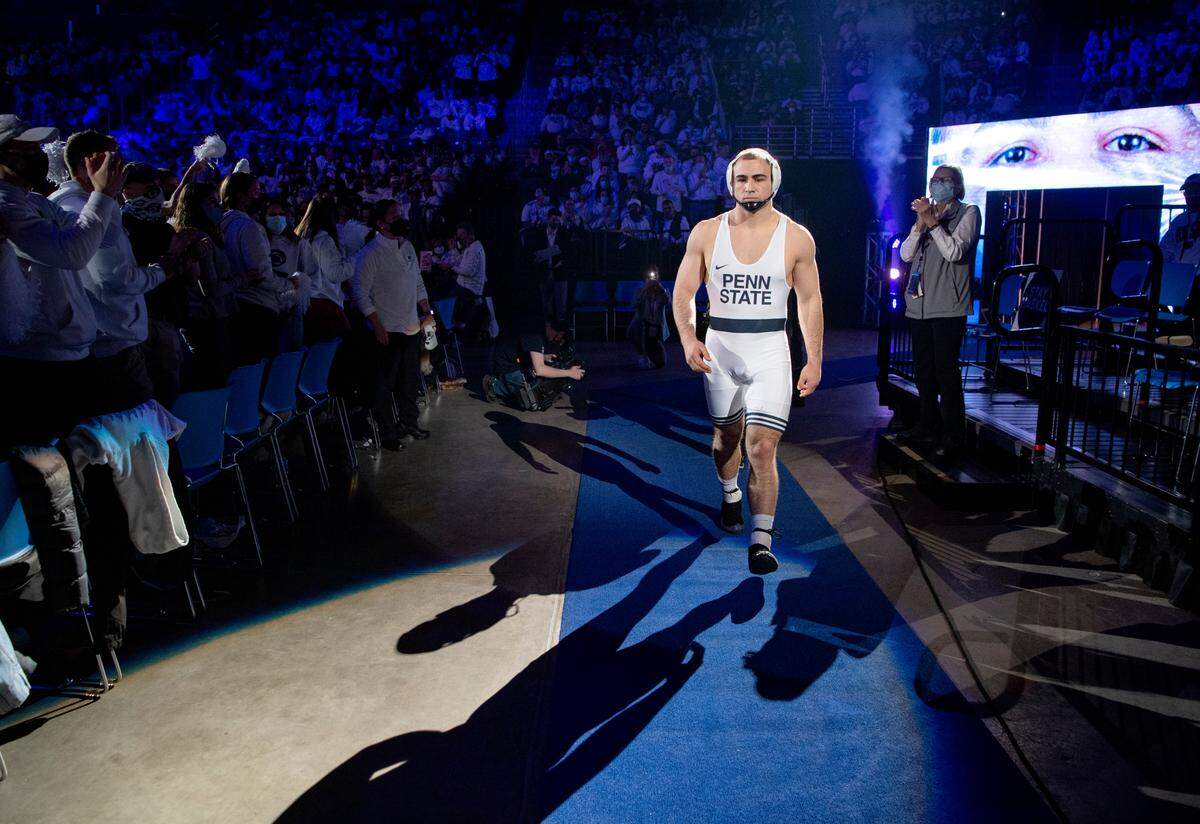 Penn State’s Max Dean walks out for his 197 lb bout against Ohio State’s Gavin Hoffman during the match on Friday, Feb. 4, 2022.