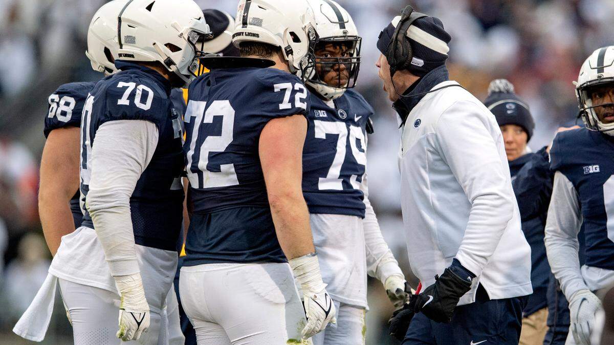 Penn State offensive line coach Phil Trautwein talks to his players during the game against Michigan on Saturday, Nov. 13, 2021.