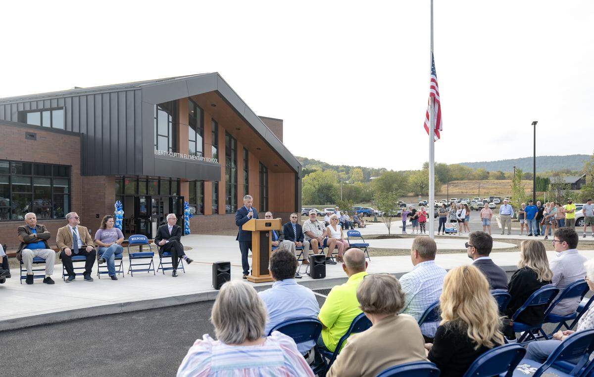 Liberty-Curtin Elementary principal Brett Umbenhouer welcomes everyone to the ribbon cutting for the new building on Monday, Sept. 22, 2025.  