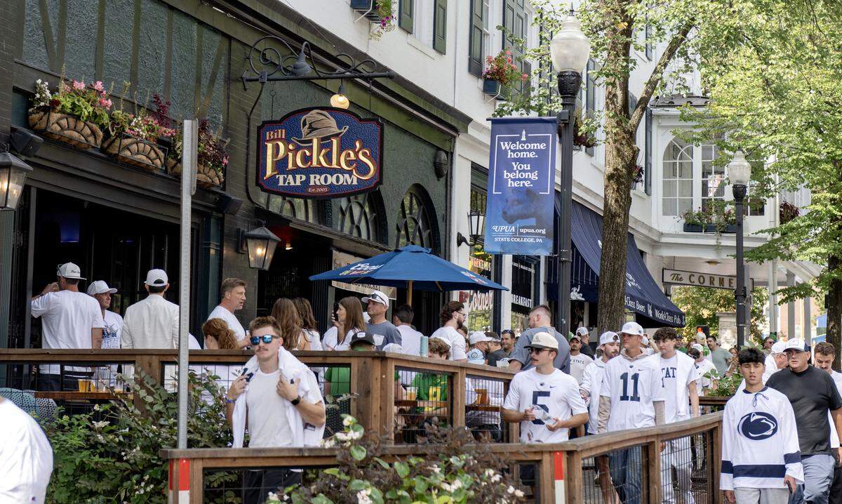 Fans fill the patio at Bill Pickle’s Tap Room before the Penn State and Oregon football game on Saturday, Sept. 27, 2025.  