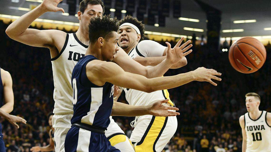 Penn State men’s basketball drops 2nd straight road game after Iowa pulls away in second half