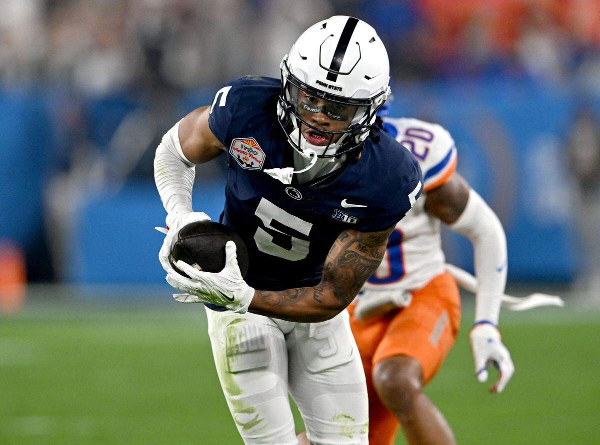 Penn State wide receiver Omari Evans makes a catch ahead of a Boise State defender during the Fiesta Bowl on Tuesday, Dec. 31, 2024 at State Farm Stadium.