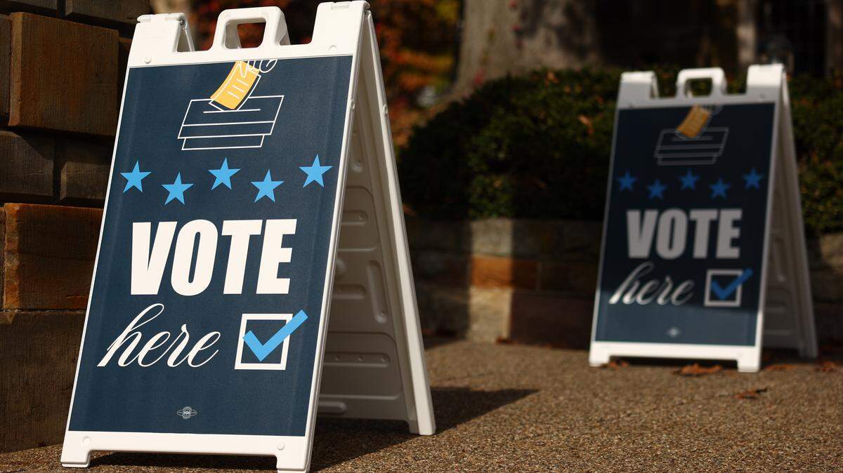 “Vote Here” signs at Temple Sinai in the Squirrel Hill neighborhood of Pittsburgh, PA, on Election Day, Nov. 5, 2024.