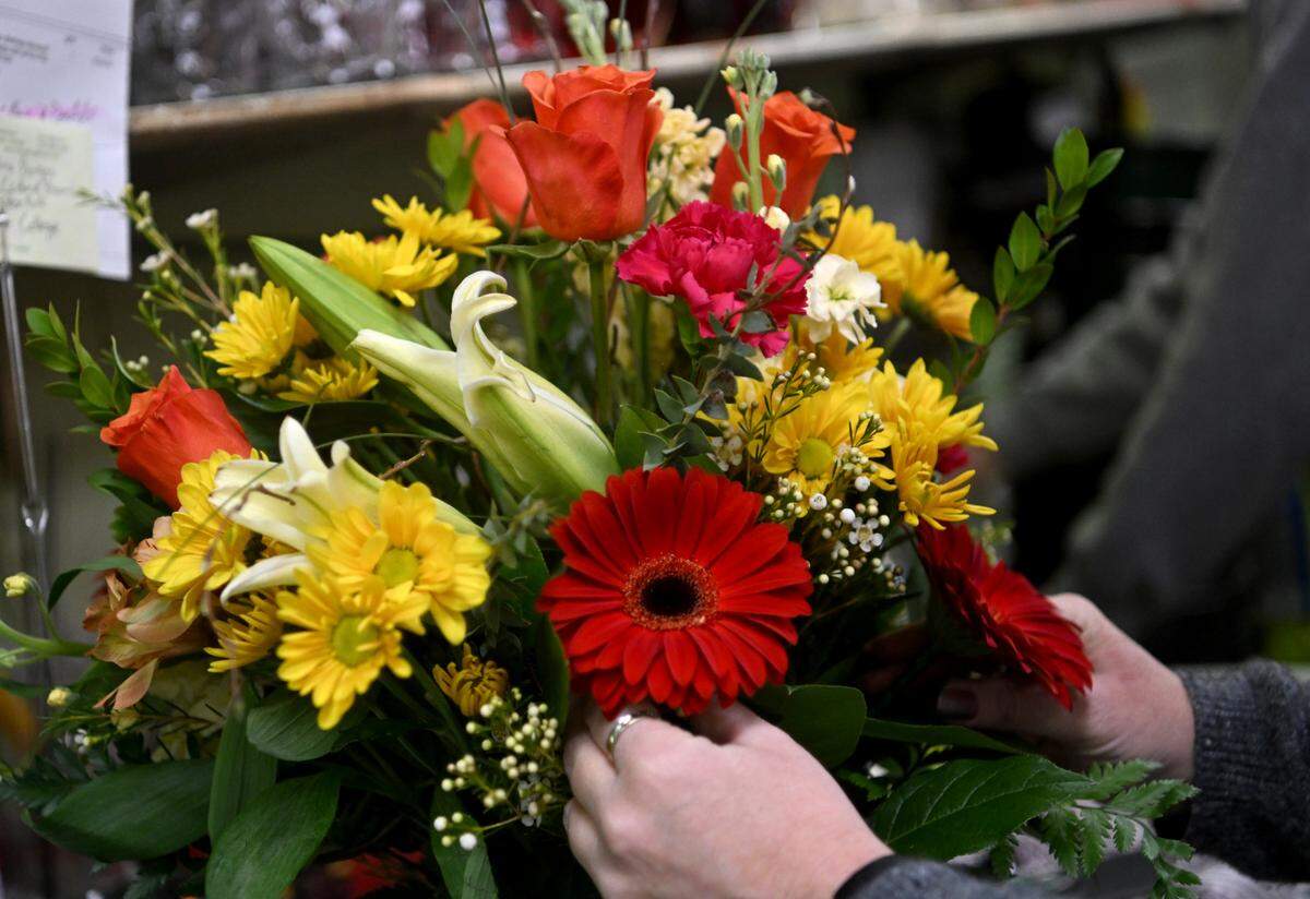 The finishing touches are put on a bouquet at Woodring’s Floral Gardens on Tuesday, Feb. 21, 2023.
