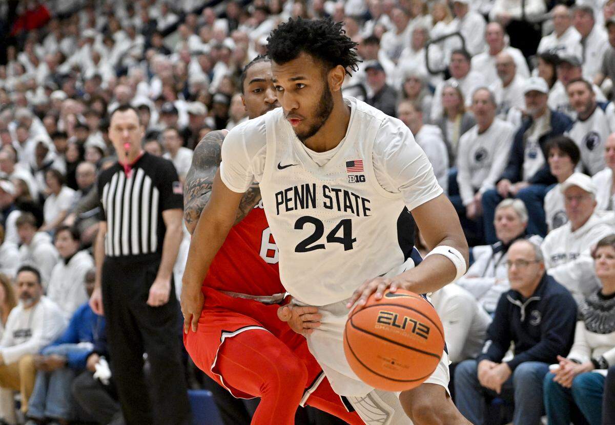 Penn State’s Zach Hicks dribbles around Ohio State’s Ques Glover during the game on Thursday, Jan. 30, 2025 at Rec Hall.