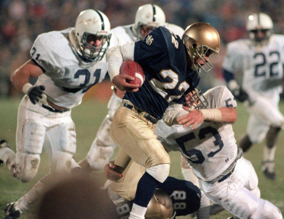 Penn State's Shane Conlan (#31), Don Graham (#53) anddefensive back Ray  Isom (#22) scramble after a Notre Dame player atNotre Dame on November  15,1986 during the 24-19 win. Pat Little filephoto.