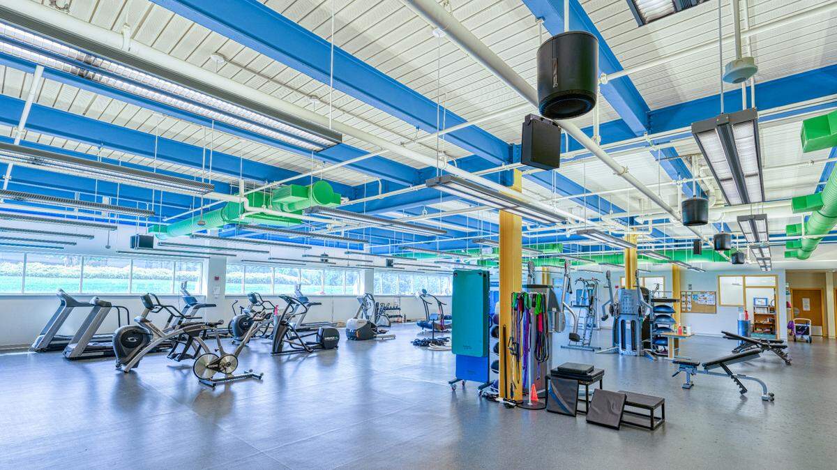 The Minitab global headquarters features a 24/7 gym and an on-site yoga studio with free weekly classes, a pool and golf and game simulator.