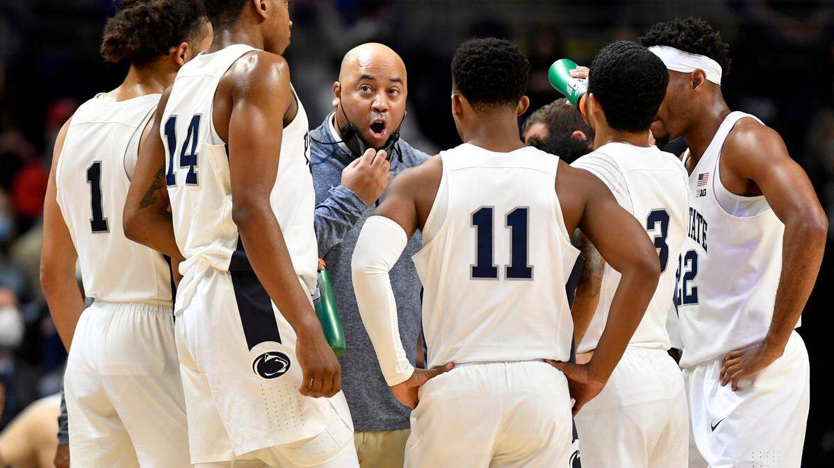 Penn State men’s basketball coach Micah Shrewsberry talks to his player during a timeout of the game against Ohio State on Sunday, Dec. 5, 2021.