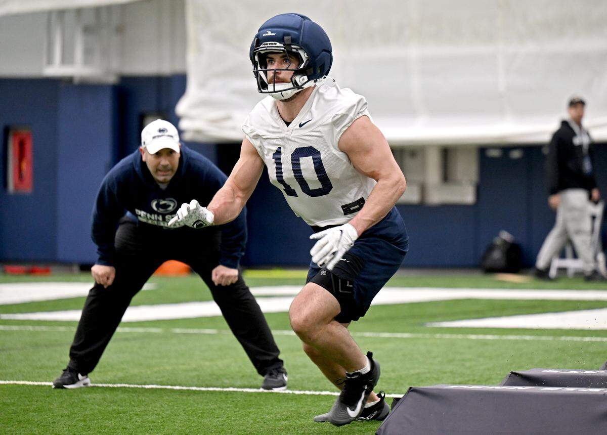 Penn State linebackers coach Tyson Veidt watches Caleb Bacon run a drill during spring practice on Thursday, March 26, 2026.