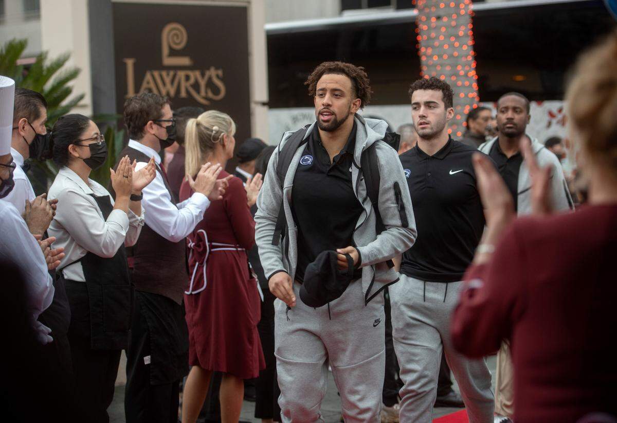 Penn State safety Keaton Ellis and his teammates are welcomed by the staff to the Lawry’s Beef Bowl on Friday, Dec. 30, 2022.