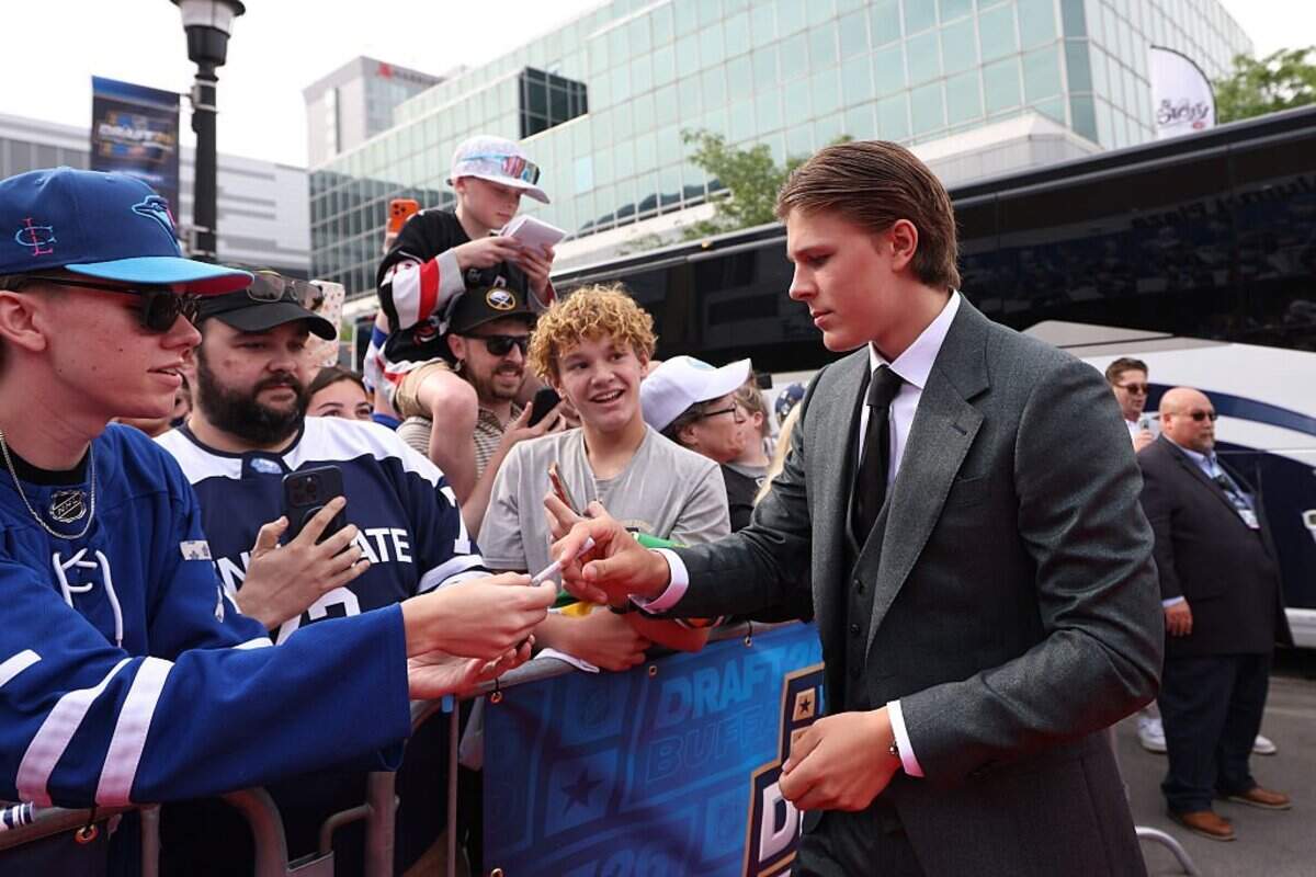 BUFFALO, NEW YORK - JUNE 26: Gavin McKenna of Canada meets fans during day one of the 2026 NHL Draft on June 26, 2026 in Buffalo, New York. (Photo by Bruce Bennett/Getty Images)