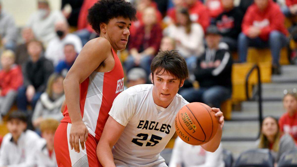 Bald Eagle Area’s Blaze Angellotti dribbles around Bellefonte’s Blair Eckley-jones during a game on Tuesday.