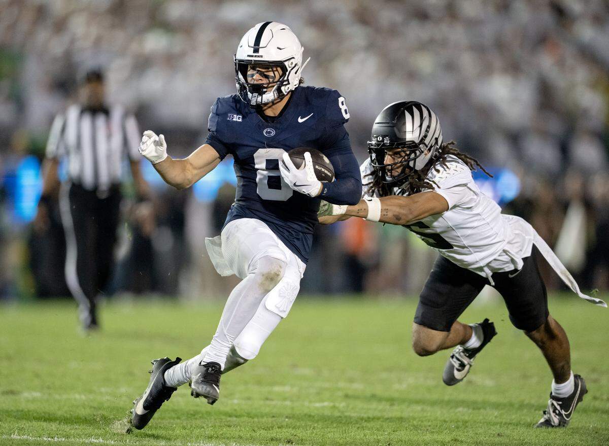 Oregon defensive back Theran Johnson reaches for Penn State wide receiver Trebor Pena during the game on Saturday, Sept. 27, 2025.