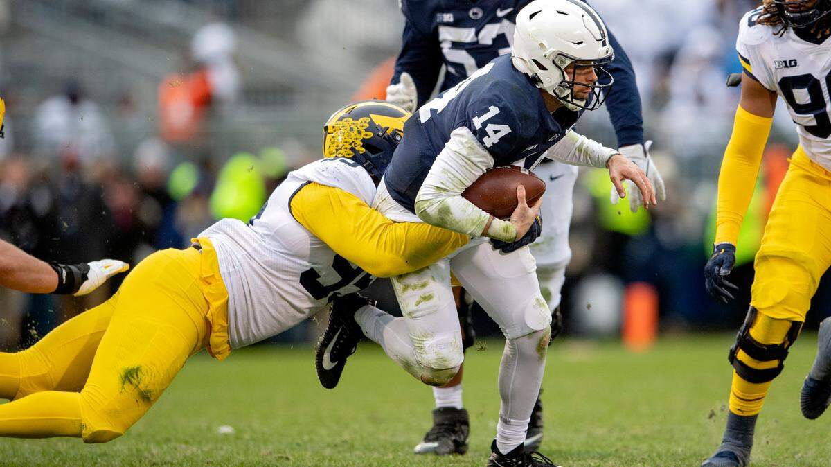 MichiganÕs Donovan Jeter pulls down Penn State quarterback Sean Clifford during the game on Saturday, Nov. 13, 2021.