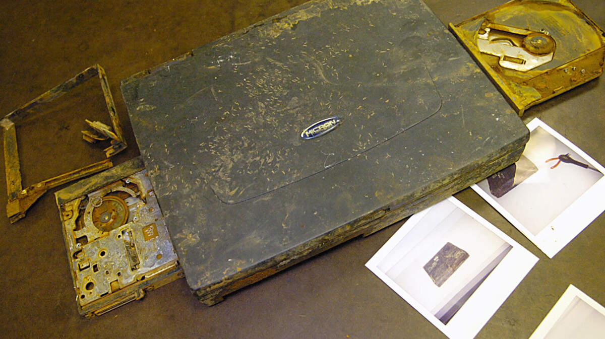 **FILE**Ray Gricar's laptop computer at the Bellefonte Police Department on August  1, 2005. The computer, which was found on Saturday, was missing the hard  drive. Also shown are photos the police took before disassembling the laptop.