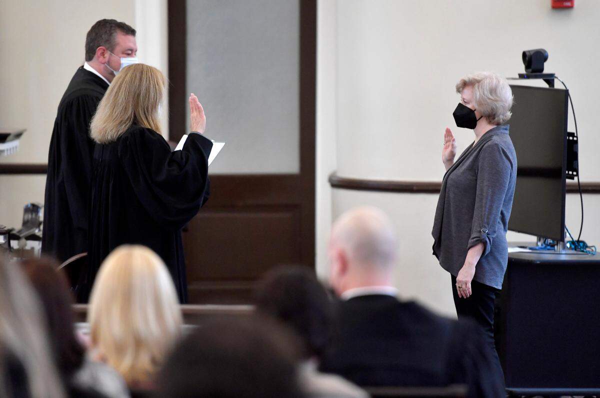 Shawna McKean is sworn in to the Bellefonte Borough Council on Monday, Jan. 3, 2022 at the Centre County Courthouse.