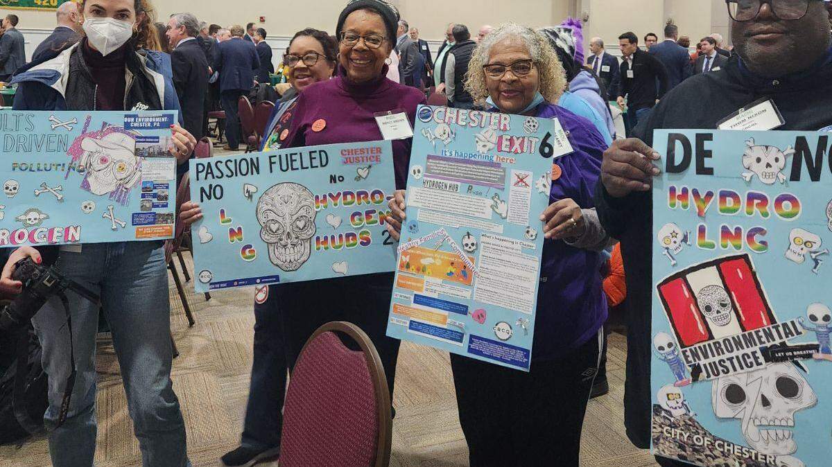 Community members at a March meeting in Philadelphia about the planned MACH2 hydrogen hub.