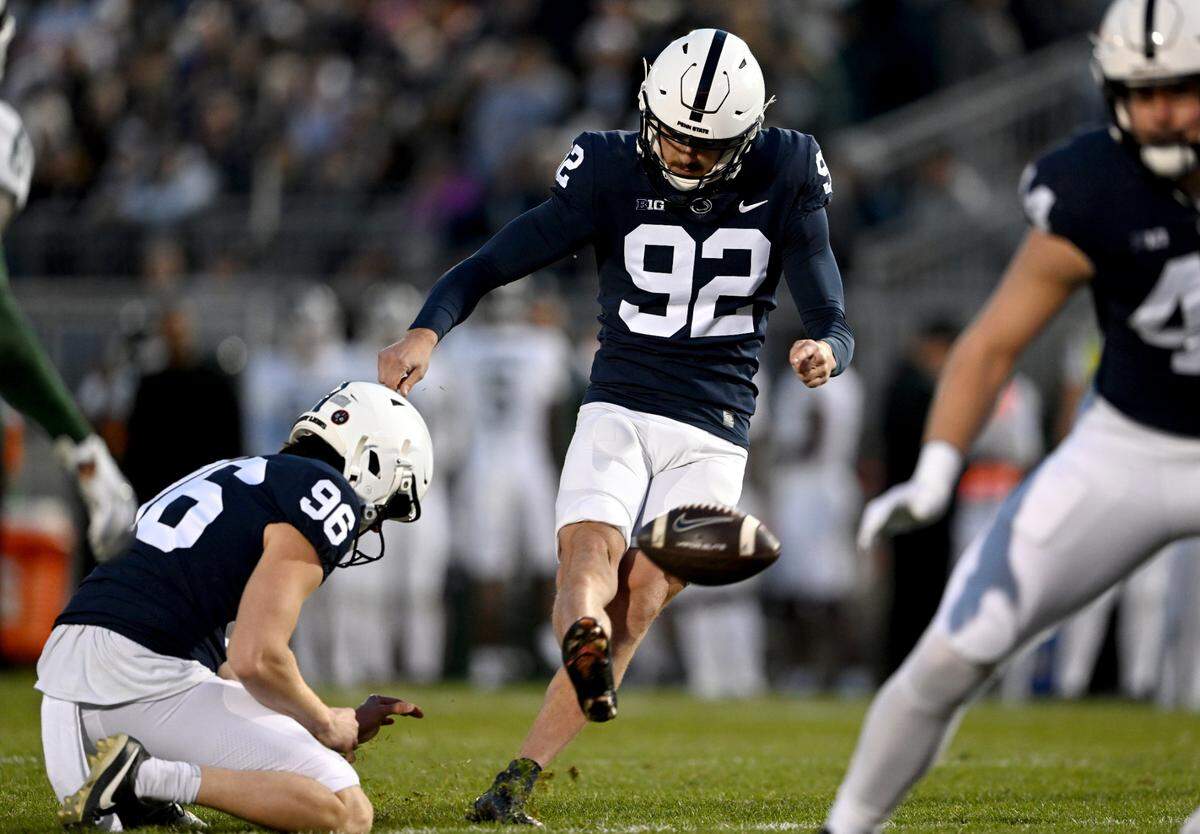 Penn State kicker Jake Pinegar makes an extra point during the game against Michigan State on Saturday, Nov. 26, 2022.