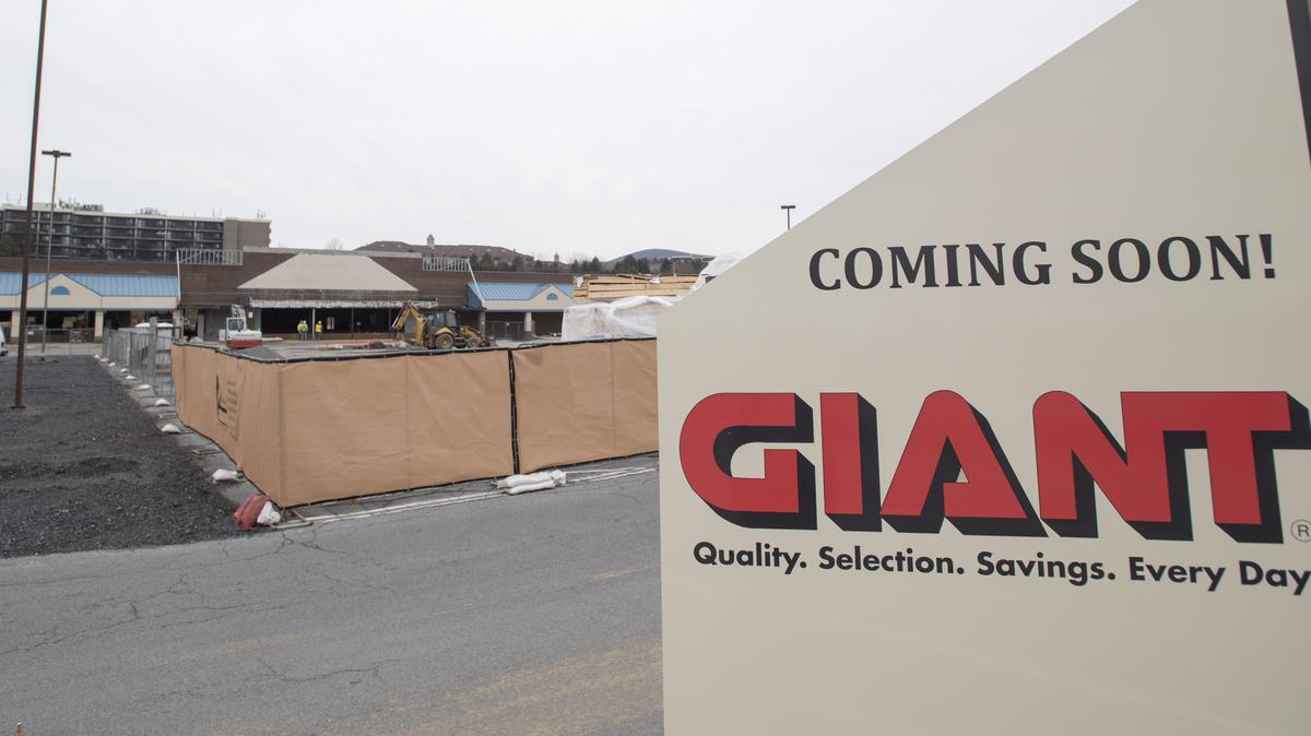 Renovations are taking place for the new Giant in Hills Plaza on Friday, Jan. 4, 2018.