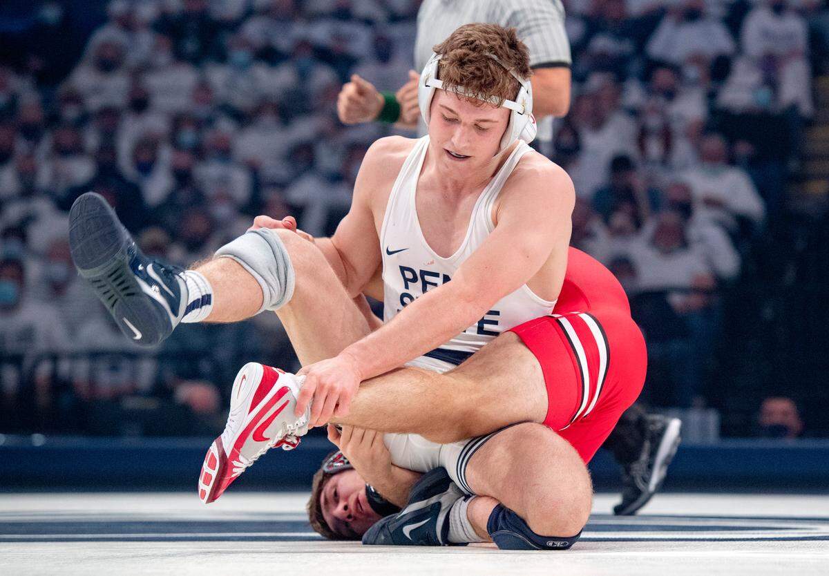 Penn State’s Terrell Barraclough wrestles Ohio State’s Isaac Wilcox in overtime of the 157 lb bout of the match on Friday, Feb. 4, 2022.