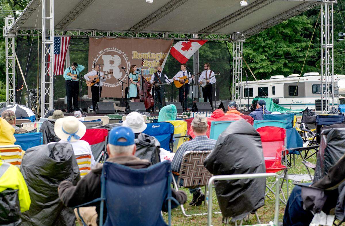 Larry Efaw & The Bluegrass Mountaineers entertain the crowd at the Remington Ryde Bluegrass Festival Thursday on the Grange fairgrounds.