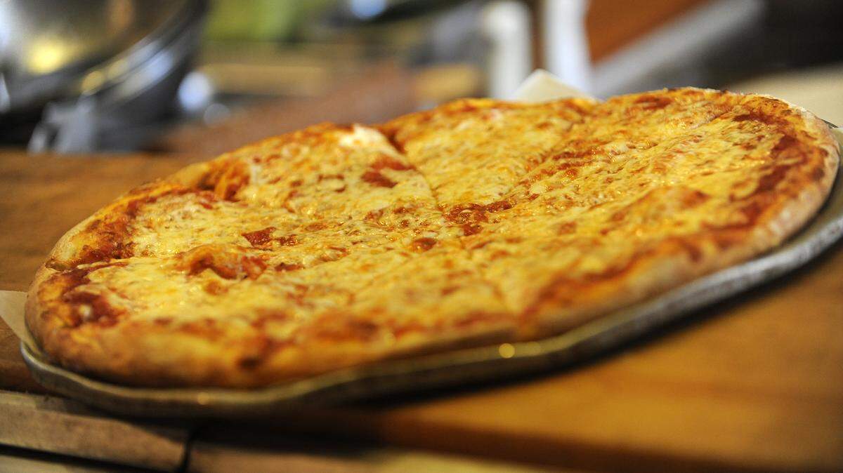 Downtown State College bar Inferno Brick Oven Pizza, at 346 E. College Ave., is set to close and transition back to its previous concept, HiWay Pizza Pub, owners Dante’s Restaurants and NightLife announced Monday.