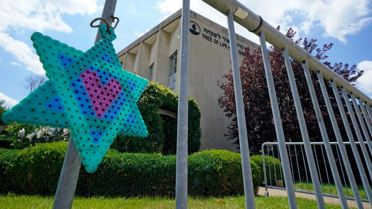 A Star of David hangs from a fence outside the dormant landmark Tree of Life synagogue in Pittsburgh’s Squirrel Hill neighborhood on Thursday, July 13, 2023, the day a federal jury announced they had found Robert Bowers, who in 2018 killed 11 people at the synagogue, eligible for the death penalty.