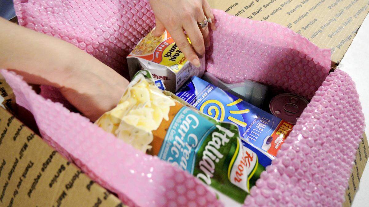 Altrusa International of Centre County will hold a food drive Saturday at Weis locations in Bellefonte and State College.