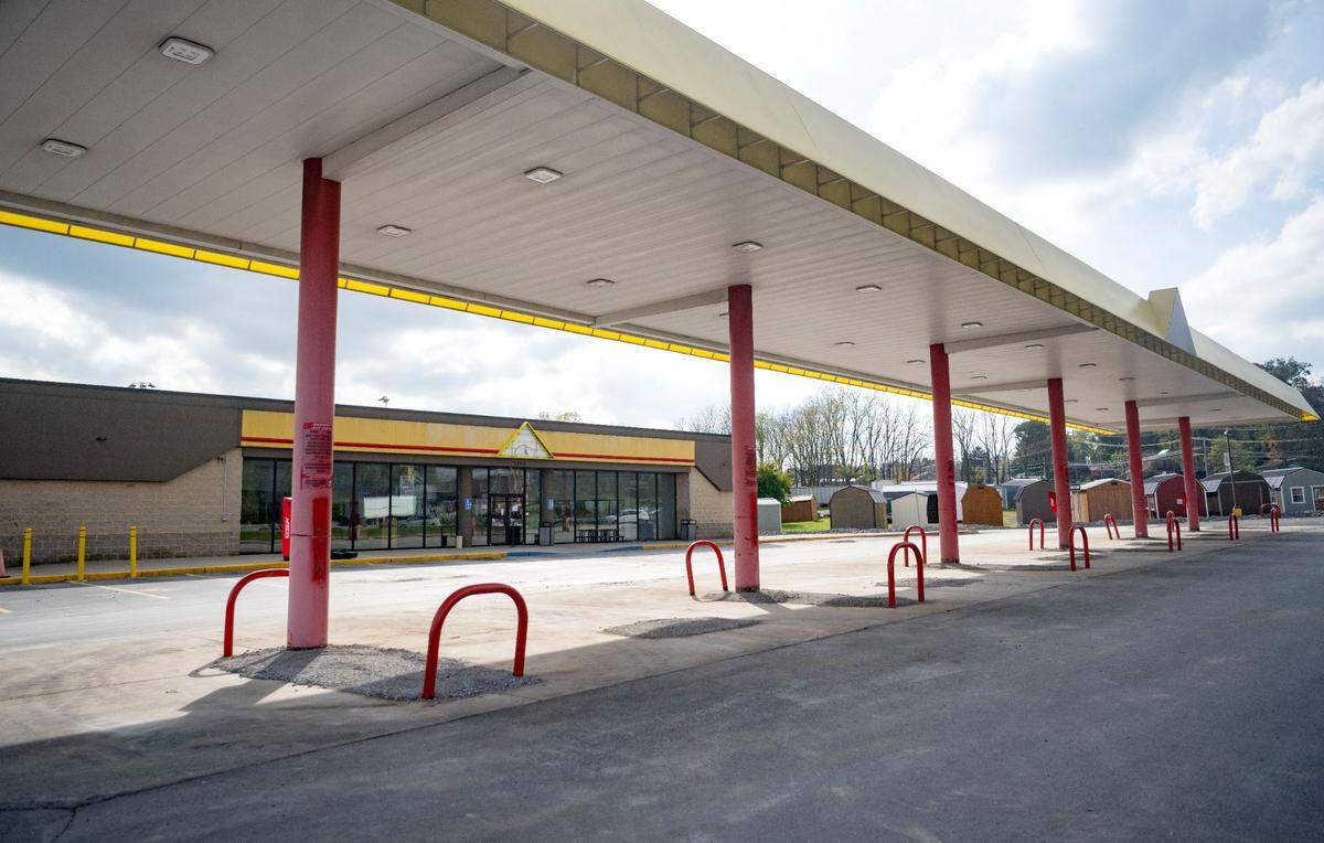 The gas pumps and signage have been removed from the former Snappy’s location at 2892 Earlystown Road in Centre Hall on Thursday, Oct. 5, 2023.