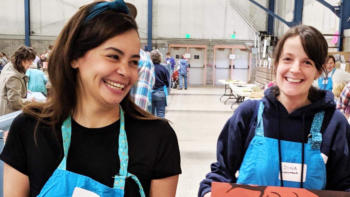 Salua Kamerow and Dina Liberatore volunteer at the 2019 AAUW Used Book Sale.