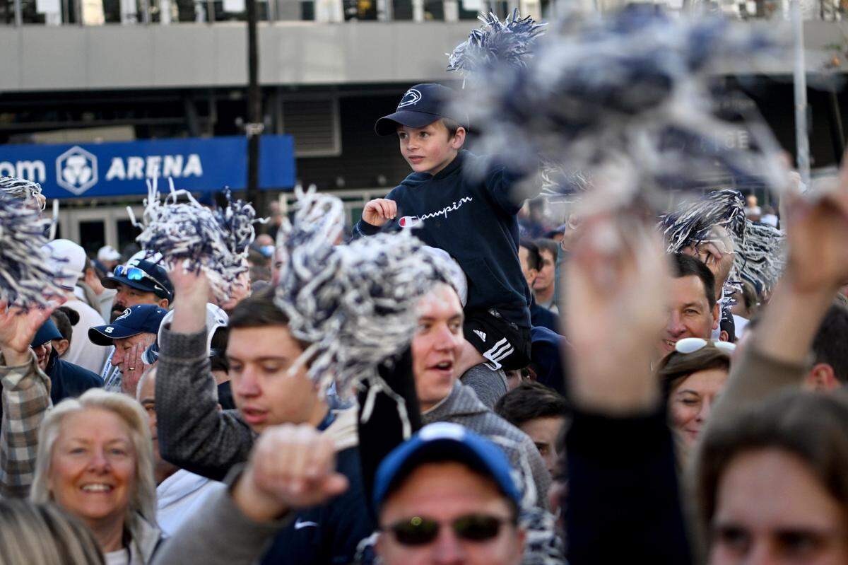 Thousands of Penn State fans gathered at LA Live for a pep rally hosted by the Penn State Alumni Association on Sunday, Jan. 1, 2023.