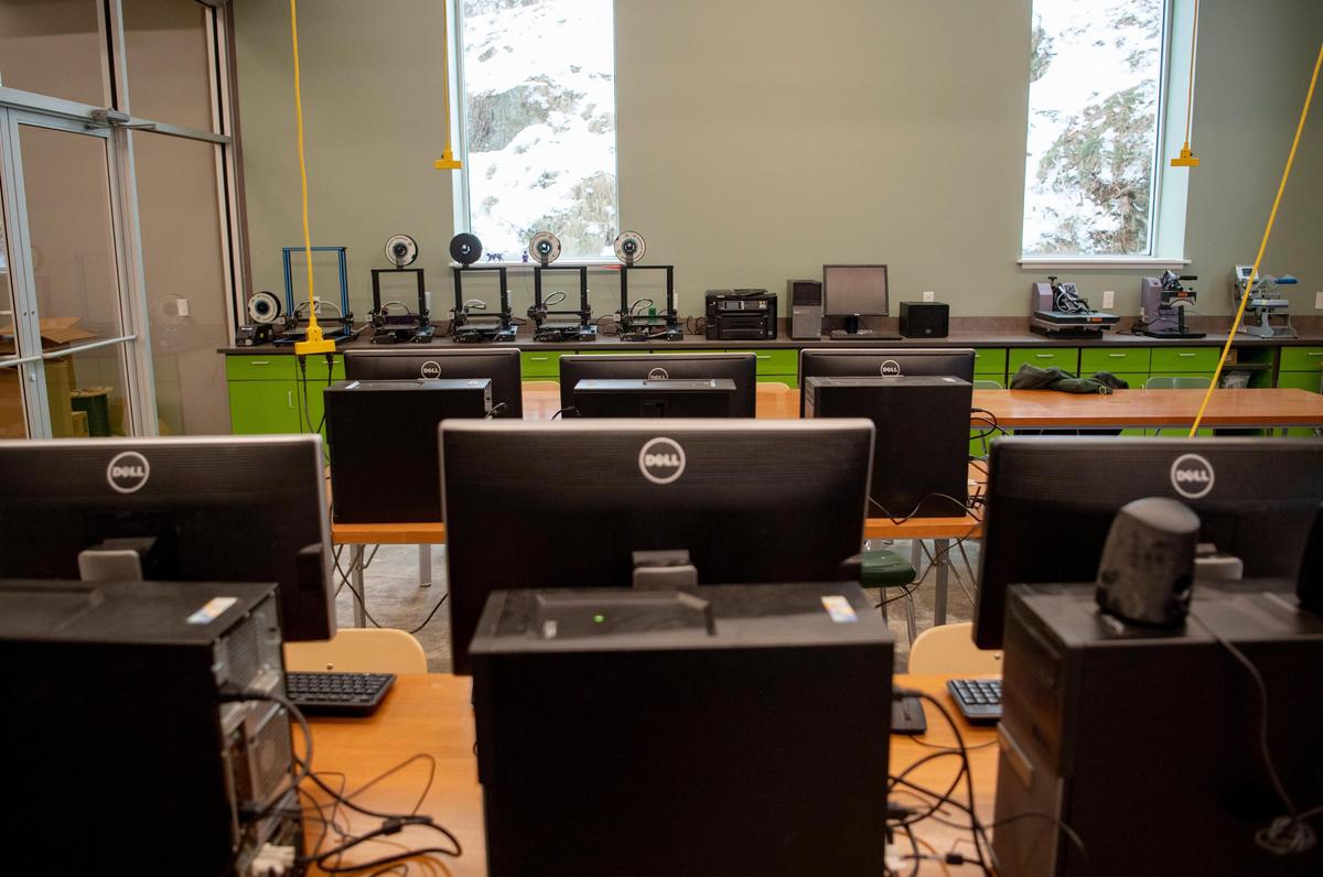 The computer lab includes 3D printers and more at The Rivet at Discovery Space.