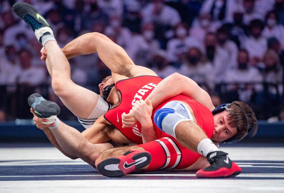 Ohio State’s Ethan Smith and Penn State’s Mason Manville wrestle in the 174 lb bout of the match on Friday, Feb. 4, 2022.