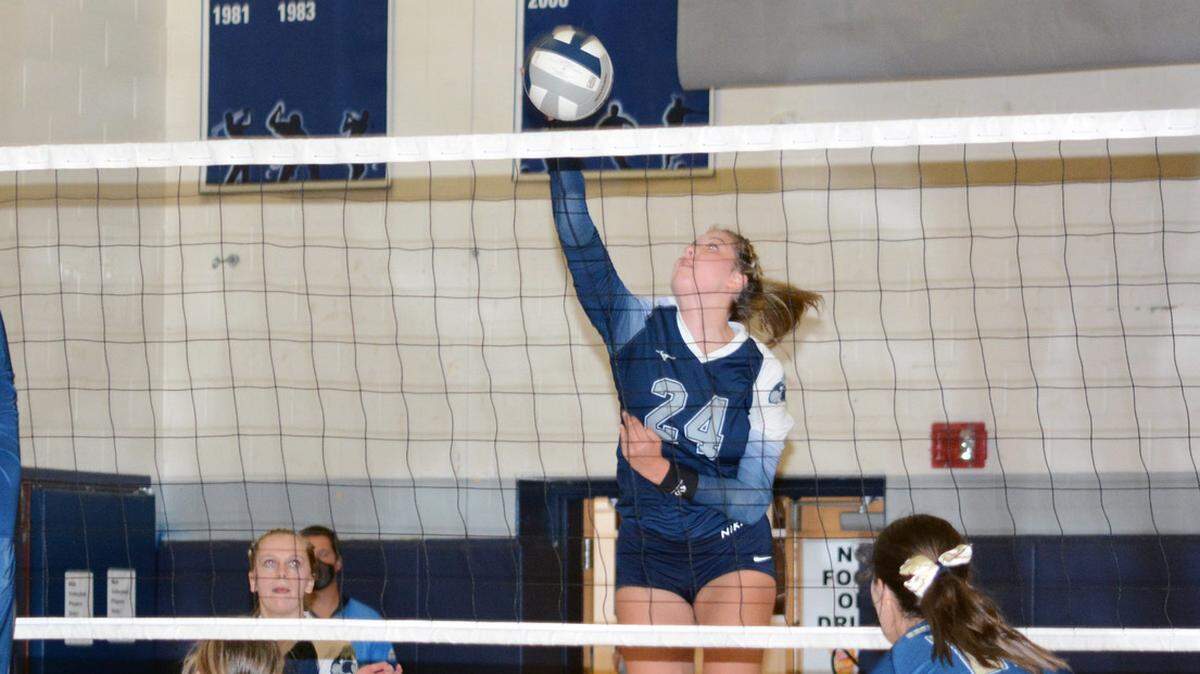 Philipsburg-Osceola’s Reese Hazelton returns a ball on Thursday evening against Bald Eagle Area. Hazelton had 20 kills, 10 service points and four blocks in the sweep.